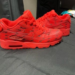 Nike Air maxes. Size 7 in KIDS! (Normally fits 8-8.5 in women’s)